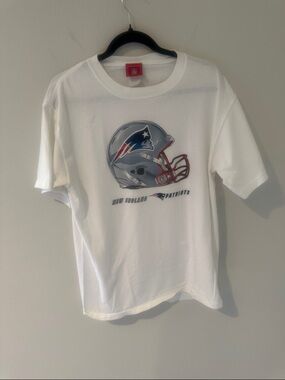 NFL New England Patriots Size Small to Medium White T-Shirt